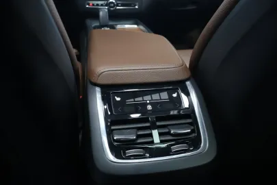 Car image 34