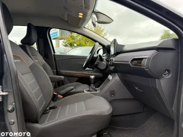 Car image 25