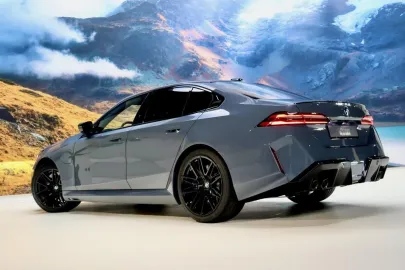 Car image 5