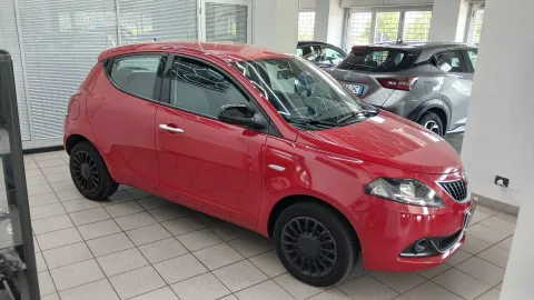 Car image 3