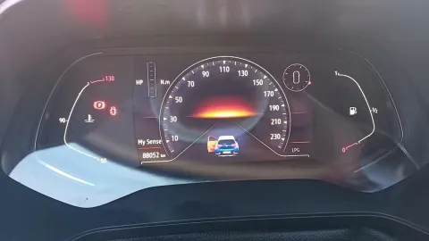 Car image 17