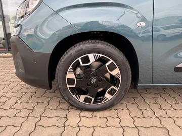 Car image 29