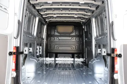 Car image 37