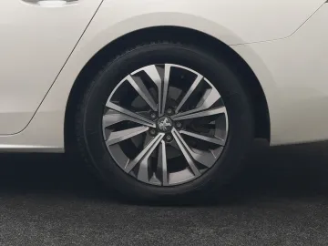 Car image 48