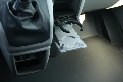 Car image 32