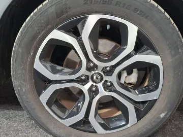 Car image 27