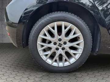 Car image 25