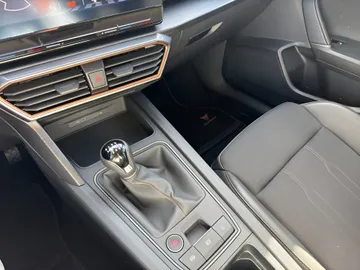 Car image 27