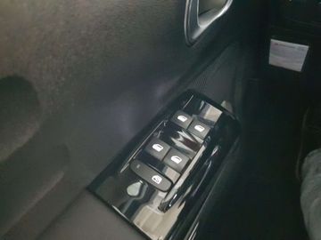 Car image 37