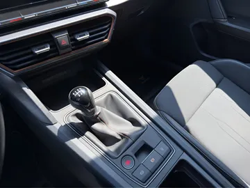 Car image 28