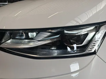 Car image 28