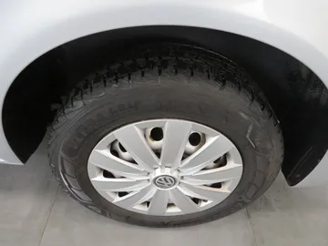 Car image 28