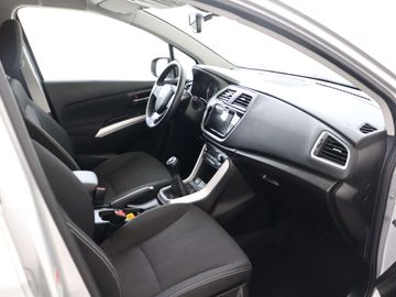 Car image 30