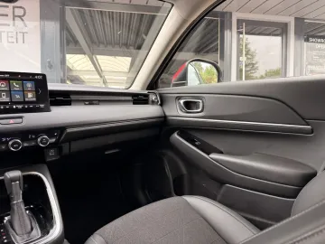 Car image 24