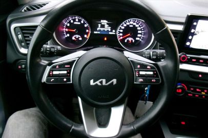 Car image 37