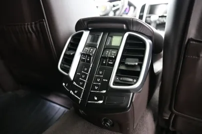 Car image 39
