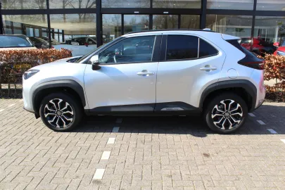 Car image 4