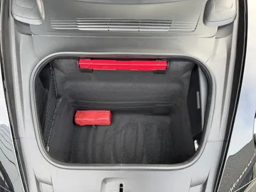 Car image 29