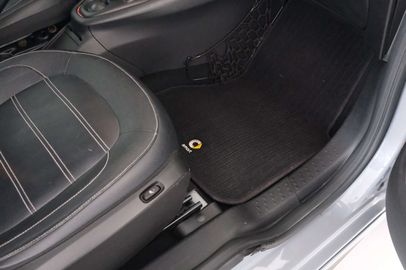 Car image 32