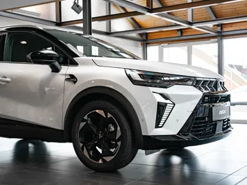 Car image 4