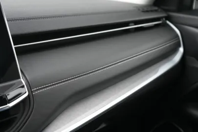 Car image 32