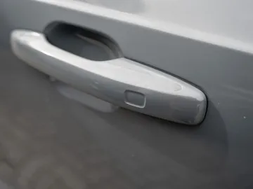 Car image 38