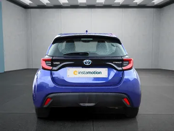Car image 4