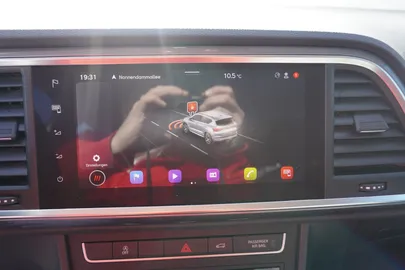 Car image 30