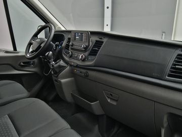 Car image 32