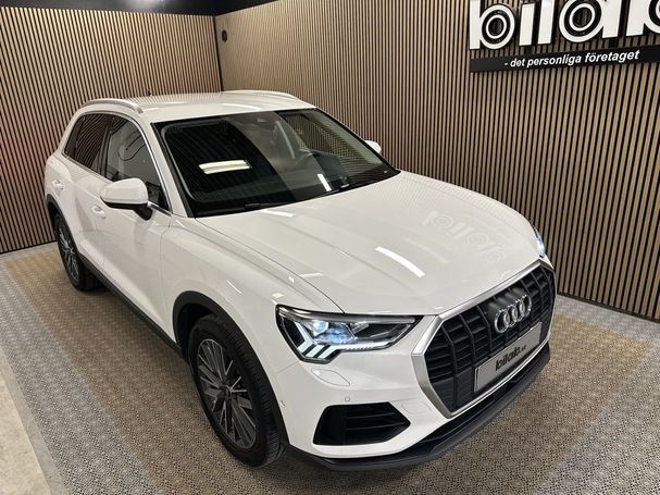 Audi Q3 TFSIe S tronic 180 kW image number 3