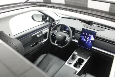 Car image 27