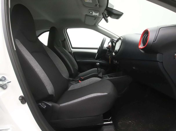 Toyota Aygo X 1.0 VVT-i 53 kW image number 25