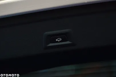 Car image 34