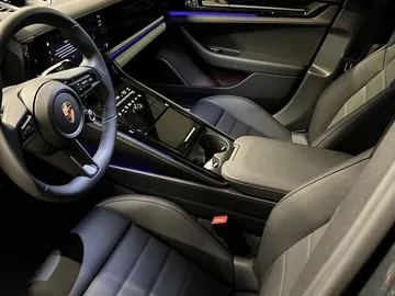 Car image 26
