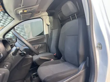 Car image 42