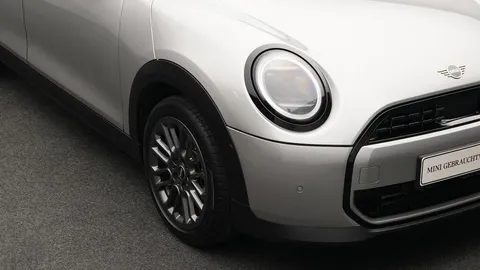Car image 22