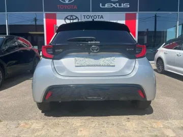 Car image 2