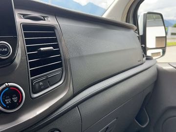 Car image 33