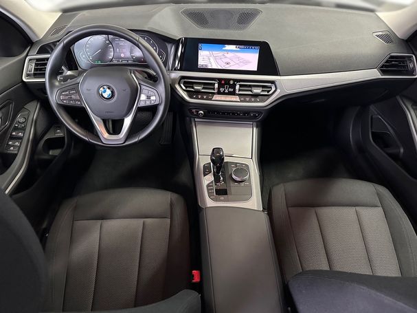 BMW 318i Touring 115 kW image number 15