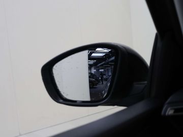 Car image 38