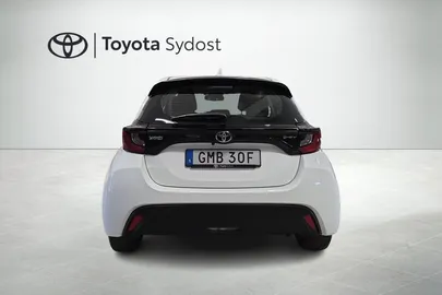 Car image 3