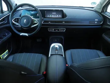 Car image 24