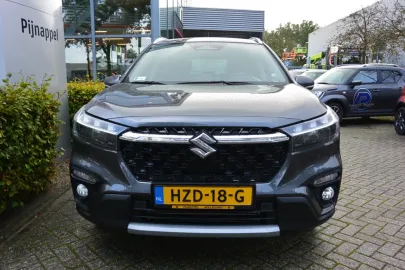 Car image 3