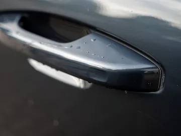 Car image 32