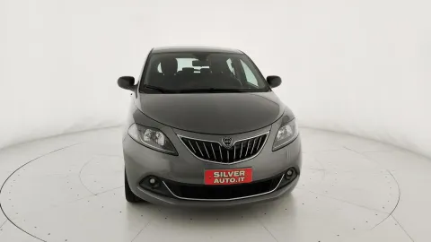 Car image 3