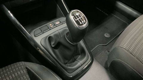 Car image 17