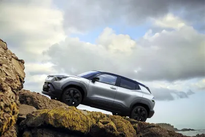 Car image 11