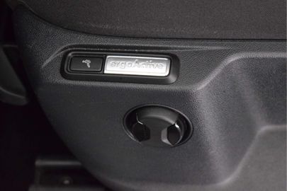 Car image 37