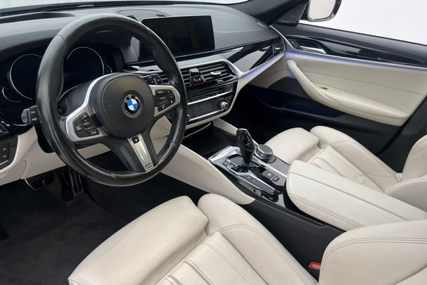 BMW 520d Touring xDrive 140 kW image number 11