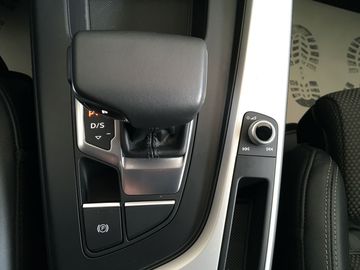 Car image 25